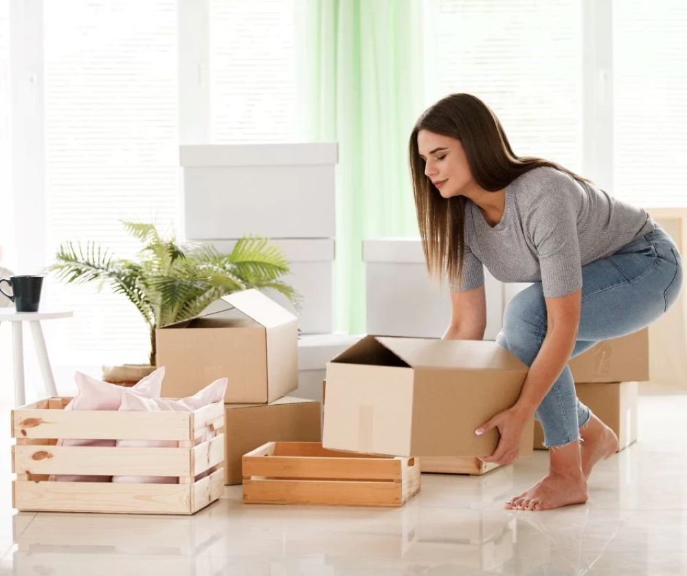 girl-lift-a-box-off-the-ground