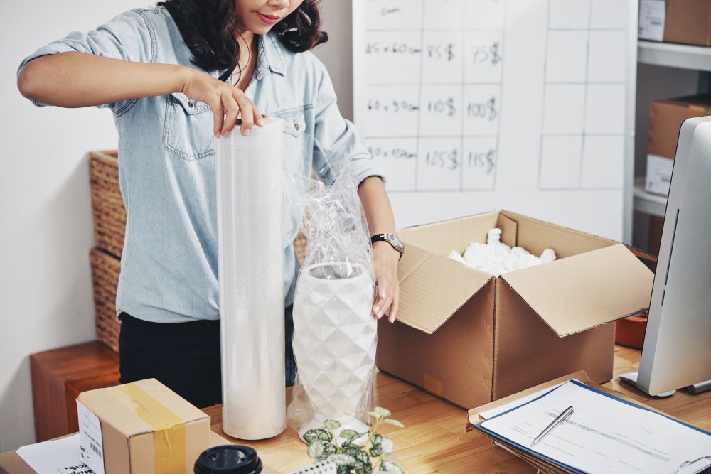 woman-packing-order-box