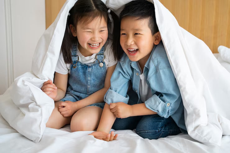 full-shot-kids-sitting-blanket