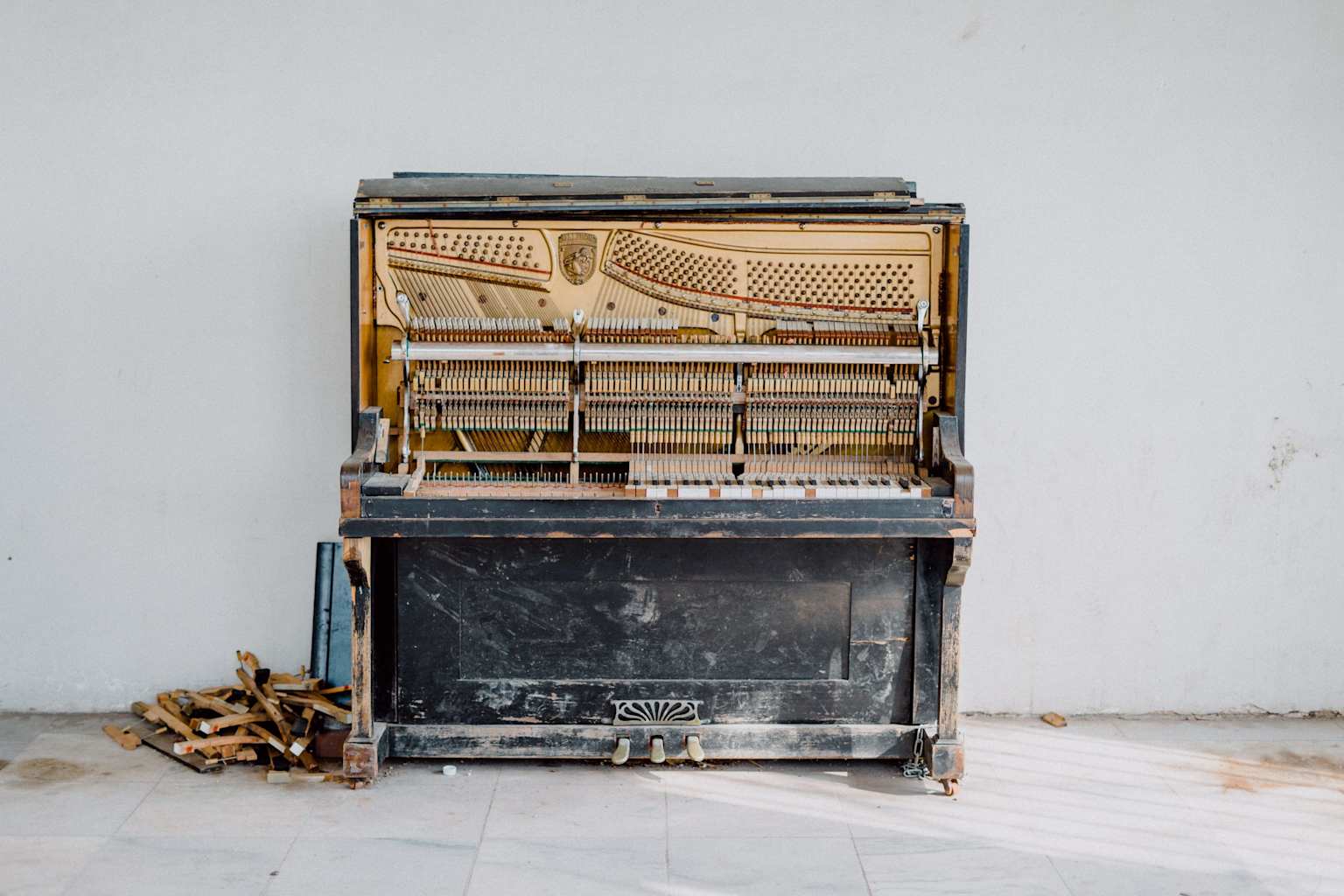 old wooden upright piano - featured image